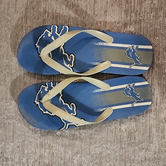 Detroit Lions flip flops. - Picture 1 of 5